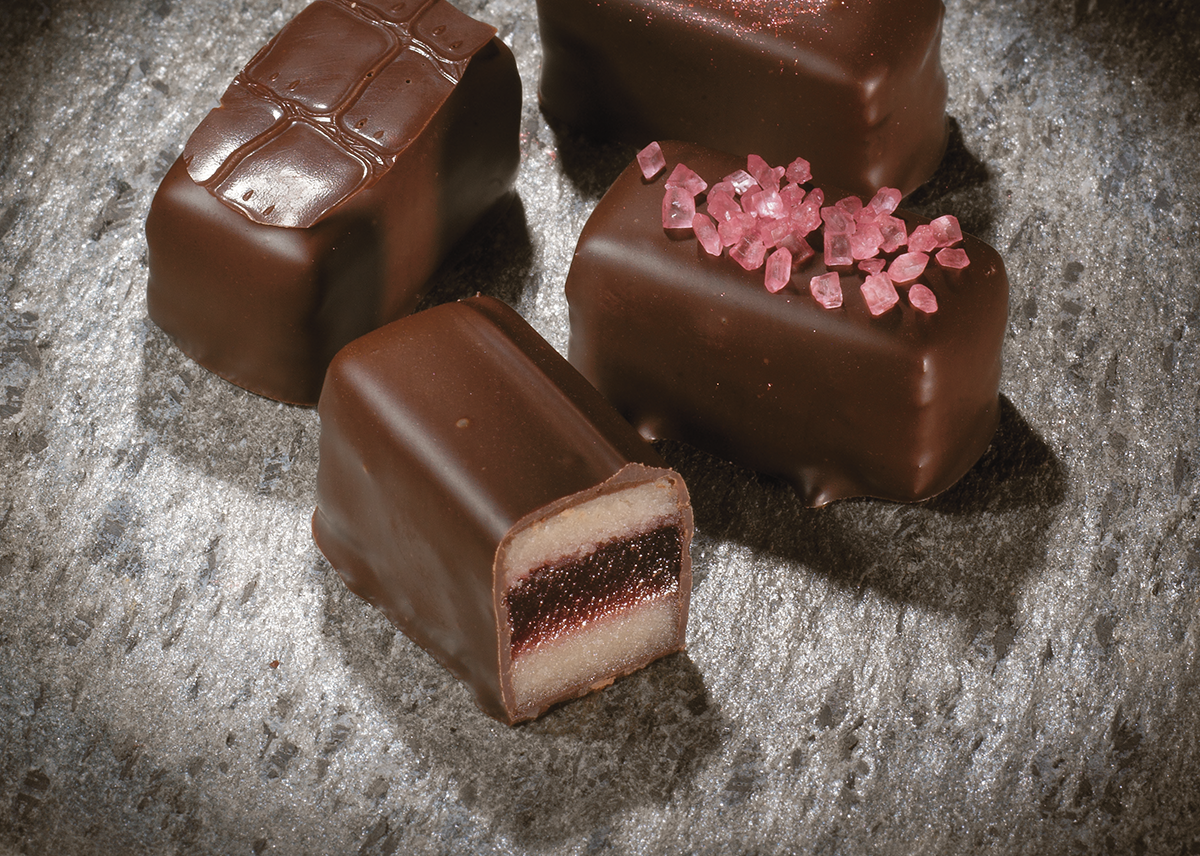 bonbons framboisine pate amande.