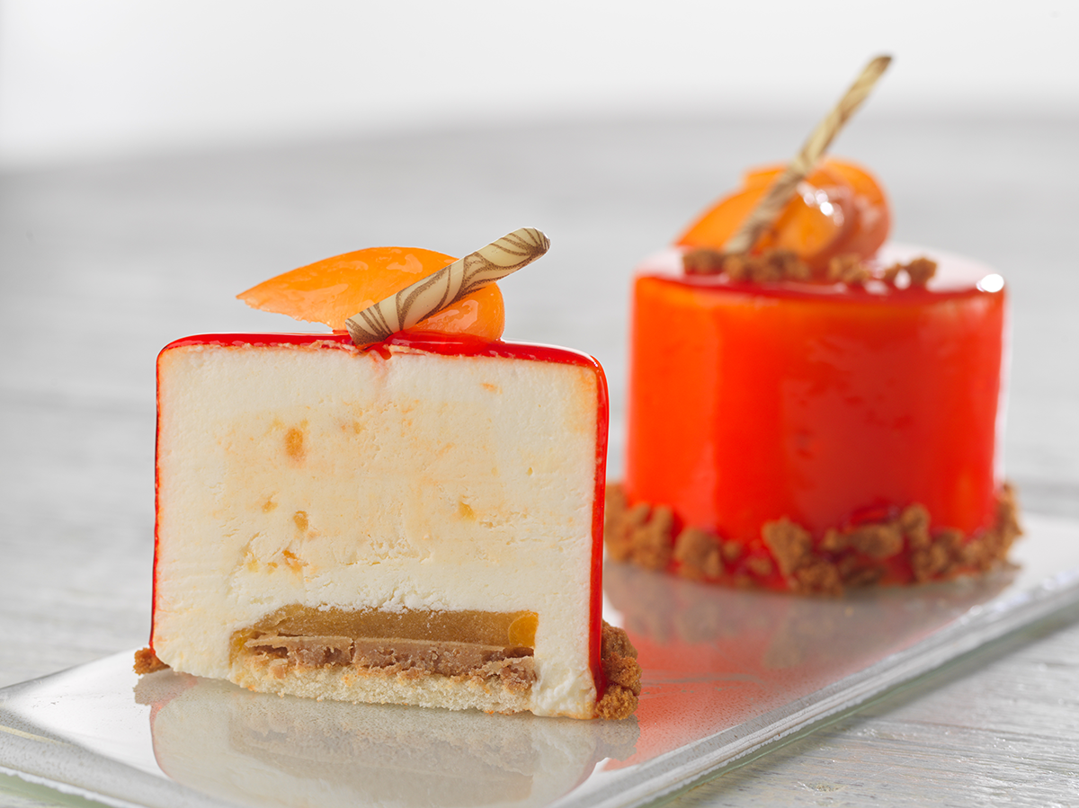 mousse abricot main.